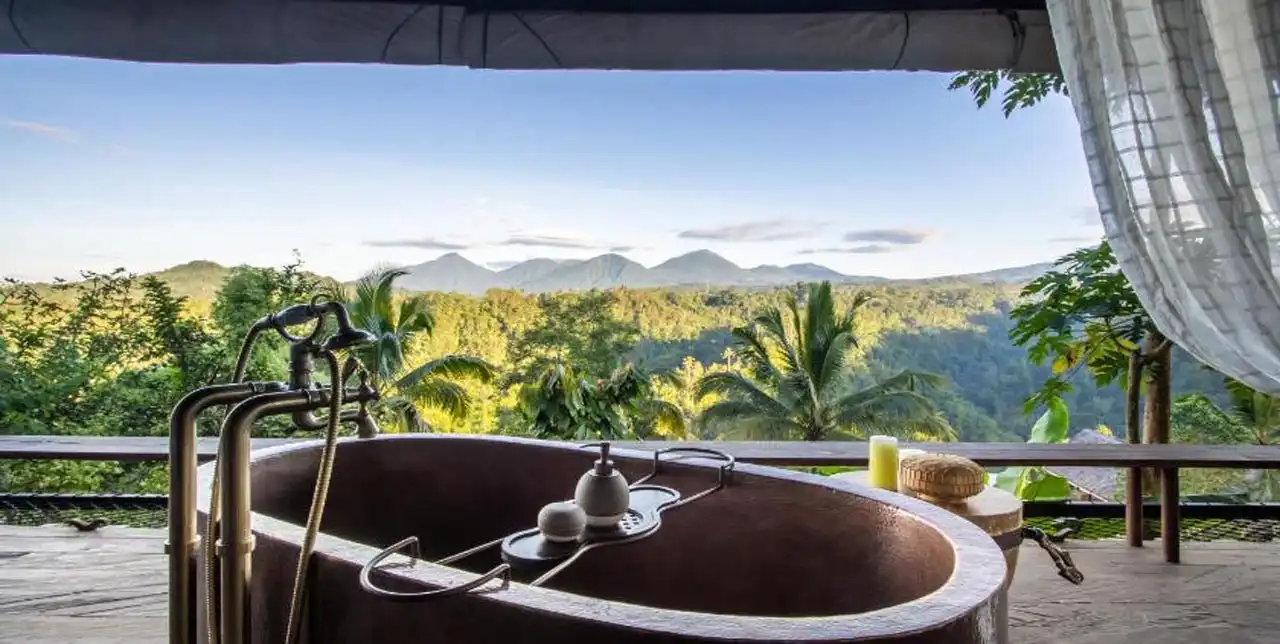 A Banyan Tree Escape Buahan