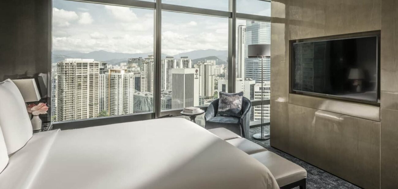 فنادق كوالالمبور المطلة على البرجين فندق ماندارين أورينتال، كوالالمبور (Mandarin Oriental, Kuala Lumpur) فنادق كوالالمبور المطلة على البرجين فندق تريدرز، كوالالمبور (Traders Hotel, Kuala Lumpur) فنادق كوالالمبور مطلة على البرجين فندق ذا ريتز كارلتون، كوالالمبور (The Ritz-Carlton, Kuala Lumpur) افضل فندق مطلع على البرجين التوامين فندق جراند حياة، كوالالمبور (Grand Hyatt, Kuala Lumpur) اجمل فنادق كوالالمبور على البرجين فندق دبليو، كوالالمبور (W Hotel, Kuala Lumpur) ارخص فنادق كوالالمبور قريبة من البرجين فندق ذا فور سيزونز، كوالالمبور (Four Seasons Hotel, Kuala Lumpur) احلى فندق في كوالالمبور على البرجين التوامين فندق ذا ويستن، كوالالمبور (The Westin, Kuala Lumpur) افضل فندق في كوالالمبور للعوائل قريب من البرجين افضل 7 فنادق كوالالمبور المطلة على البرجين